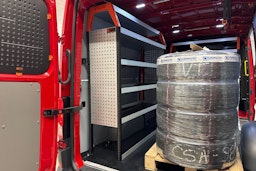 Punainen Volkswagen Crafter 2025 kuva 15.