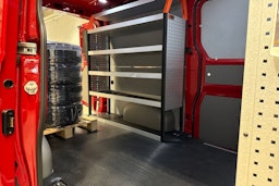 Punainen Volkswagen Crafter 2025 kuva 19.