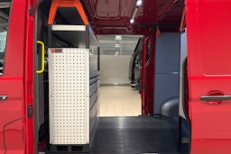 Punainen Volkswagen Crafter 2025 kuva 20.