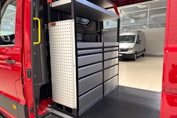 Punainen Volkswagen Crafter 2025 kuva 21.