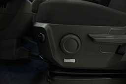 Punainen Volkswagen Crafter 2025 kuva 23.
