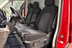 Punainen Volkswagen Crafter 2025 kuva 24.