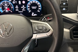 Punainen Volkswagen Crafter 2025 kuva 27.
