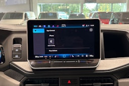 Punainen Volkswagen Crafter 2025 kuva 29.