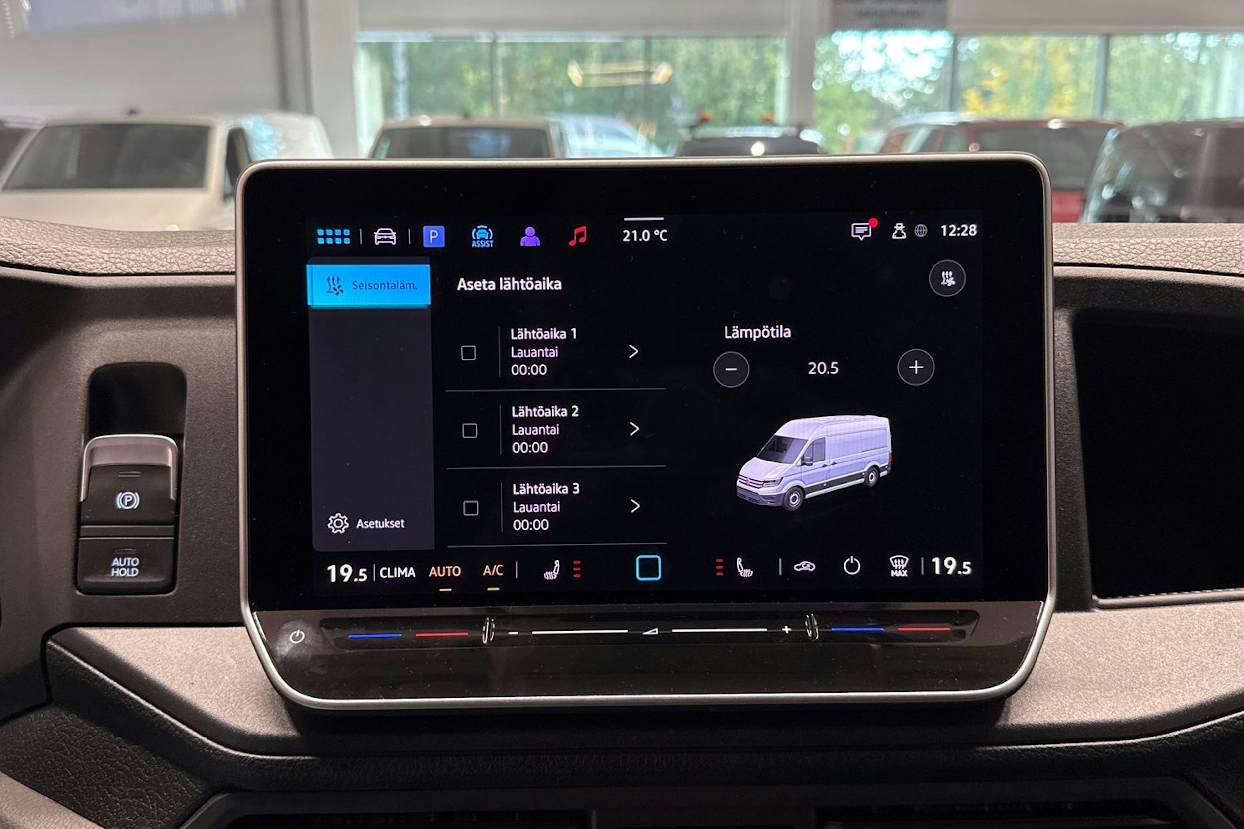Punainen Volkswagen Crafter 2025 kuva 30.