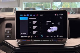 Punainen Volkswagen Crafter 2025 kuva 30.