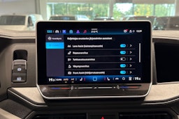 Punainen Volkswagen Crafter 2025 kuva 32.
