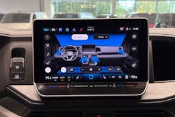 Punainen Volkswagen Crafter 2025 kuva 34.