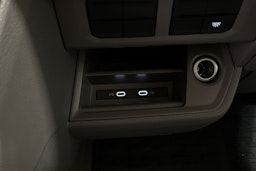 Punainen Volkswagen Crafter 2025 kuva 37.