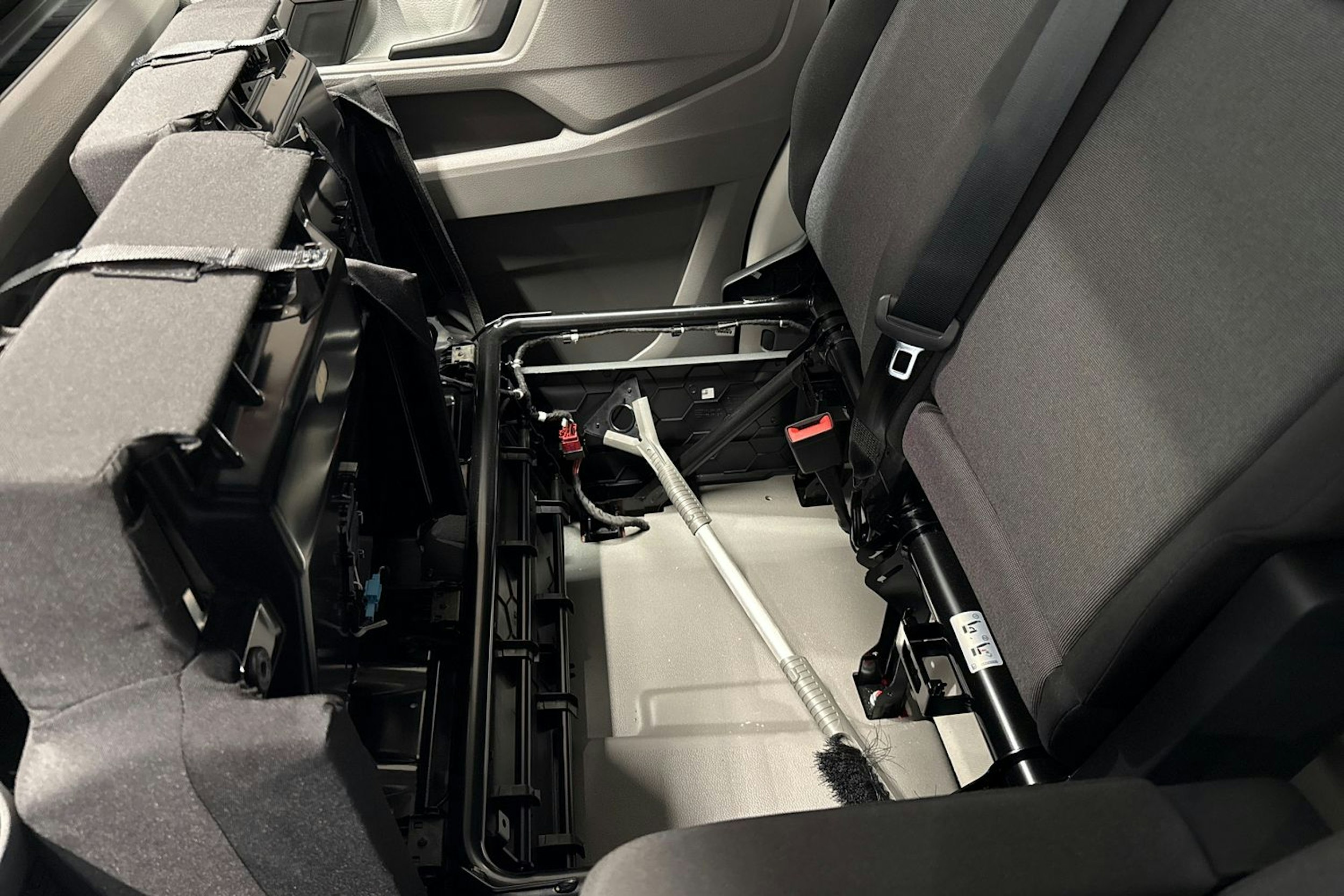 Punainen Volkswagen Crafter 2025 kuva 38.