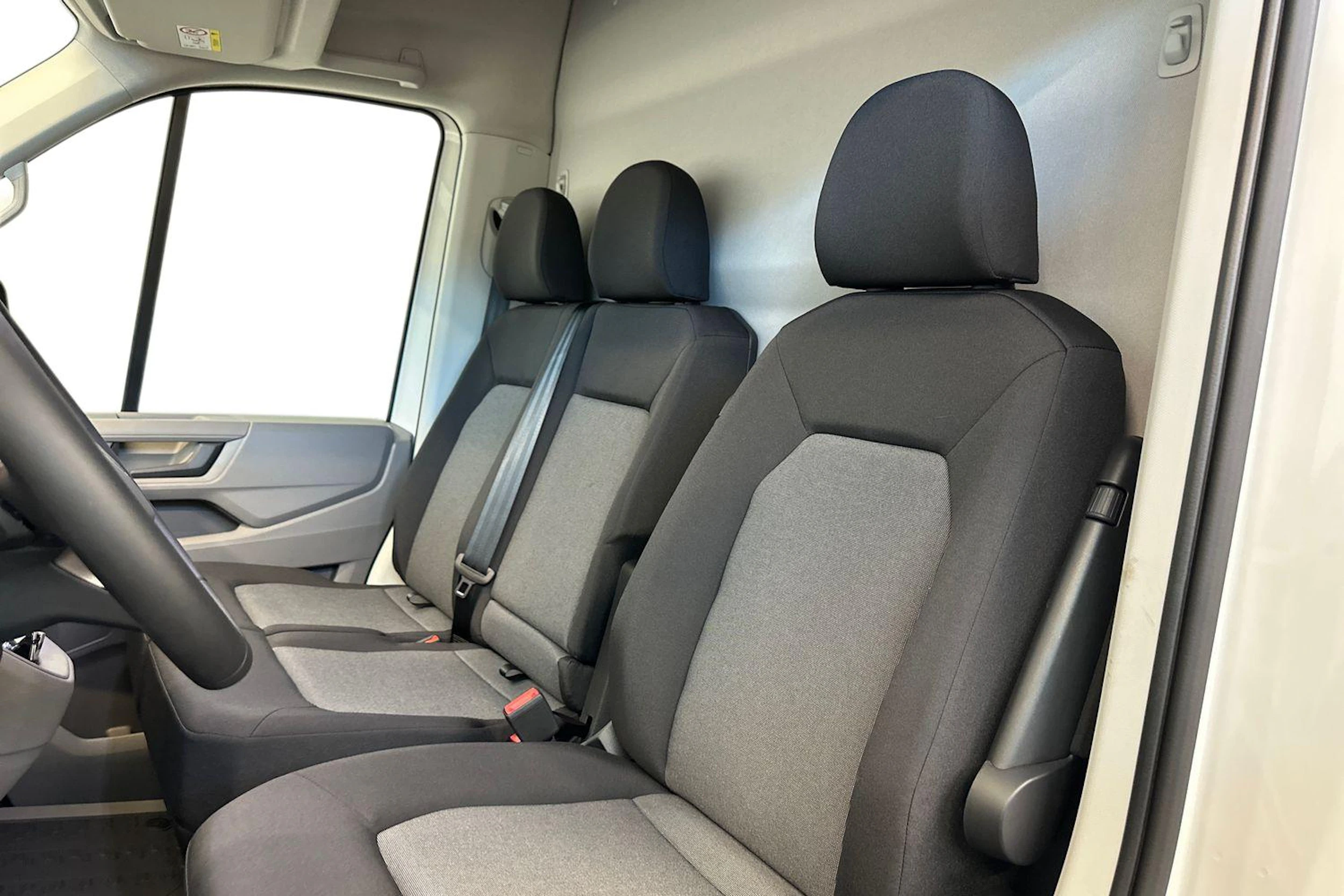 Valkoinen Volkswagen Crafter 2025 kuva 8.