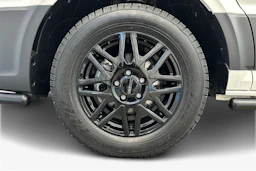Valkoinen Volkswagen Crafter 2025 kuva 9.
