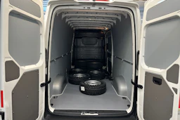 Valkoinen Volkswagen Crafter 2025 kuva 23.