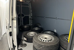 Valkoinen Volkswagen Crafter 2025 kuva 24.