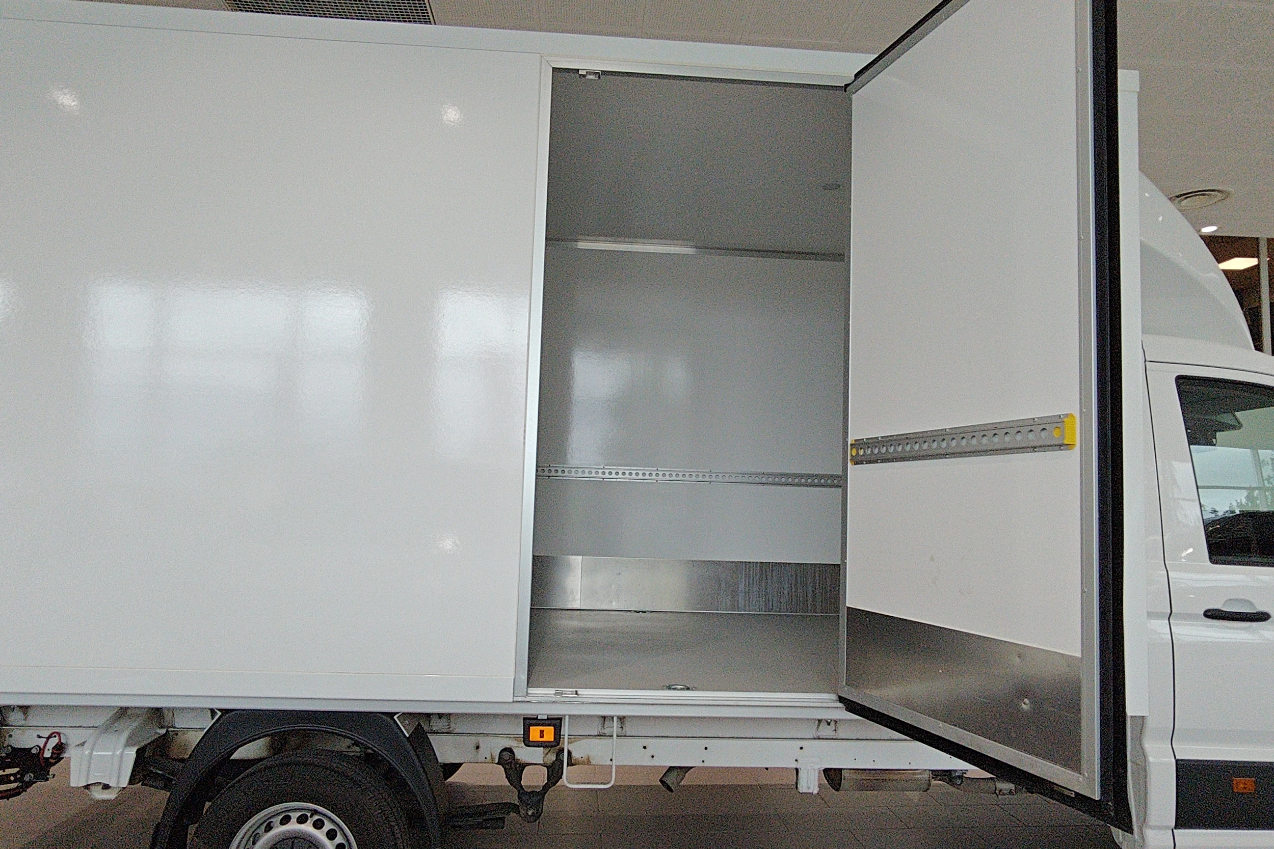 valkoinen Volkswagen Crafter 2025 kuva 19.
