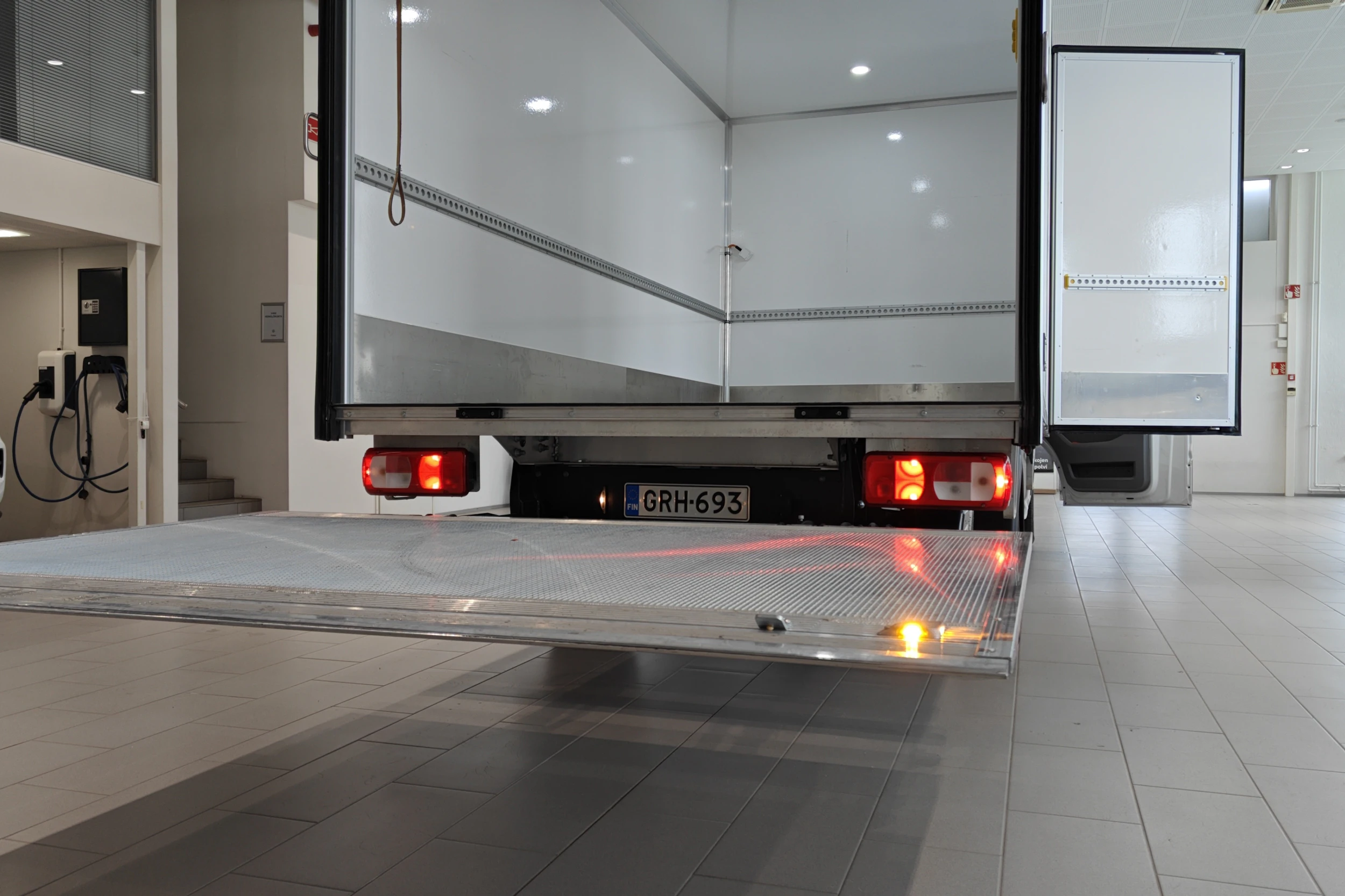 valkoinen Volkswagen Crafter 2025 kuva 21.