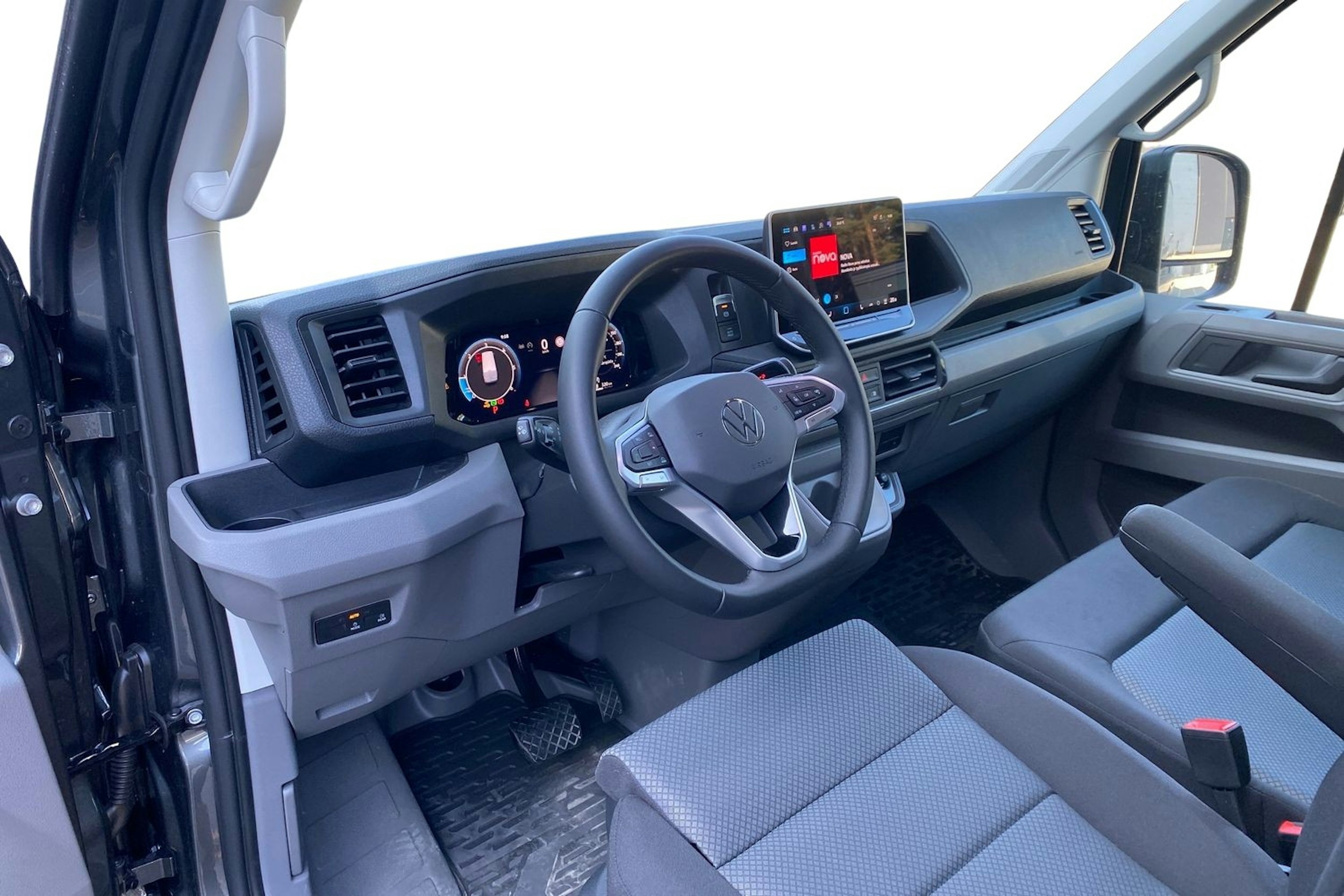 harmaa Volkswagen Crafter 2025 kuva 8.