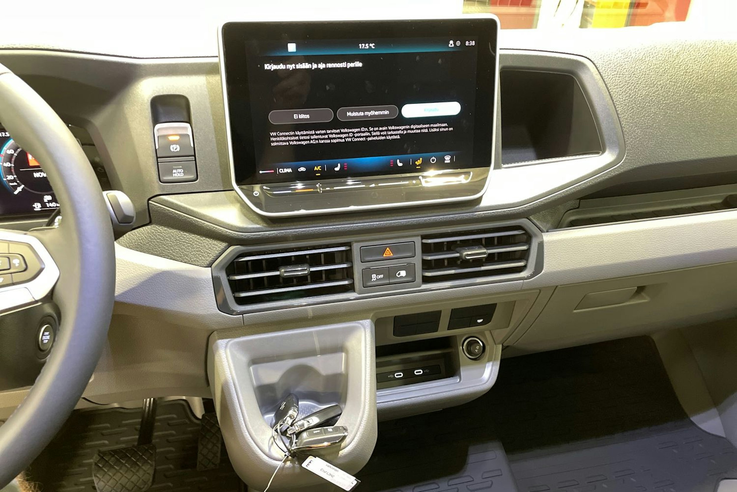 valkoinen Volkswagen Crafter 2025 kuva 15.