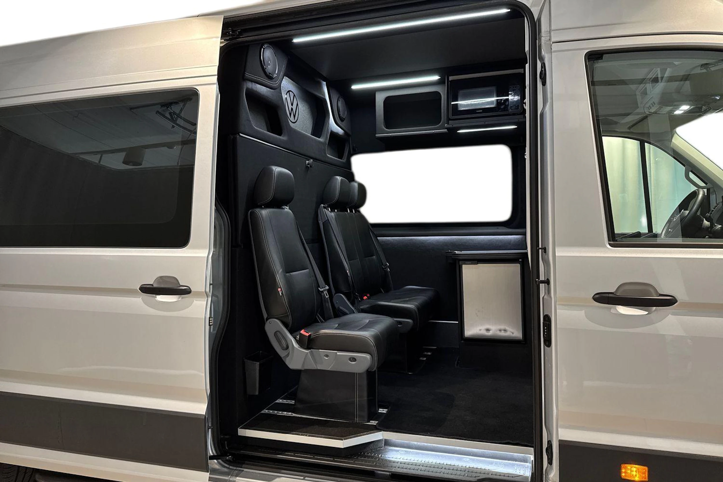 met. musta Volkswagen Crafter 2025 kuva 11.