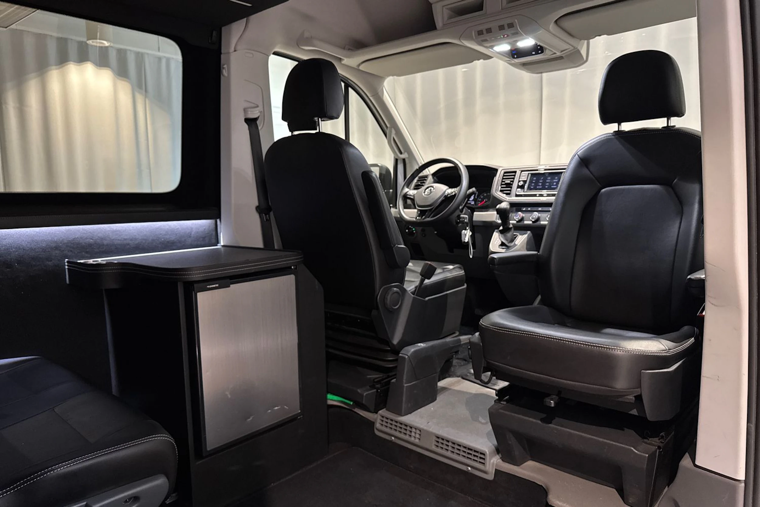 met. musta Volkswagen Crafter 2025 kuva 14.