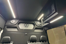 met. musta Volkswagen Crafter 2025 kuva 16.