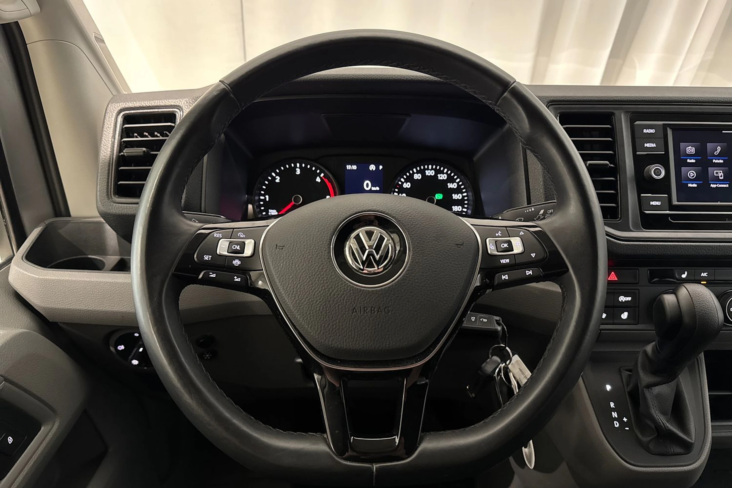 met. musta Volkswagen Crafter 2025 kuva 19.