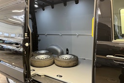 musta Volkswagen Crafter 2025 kuva 13.