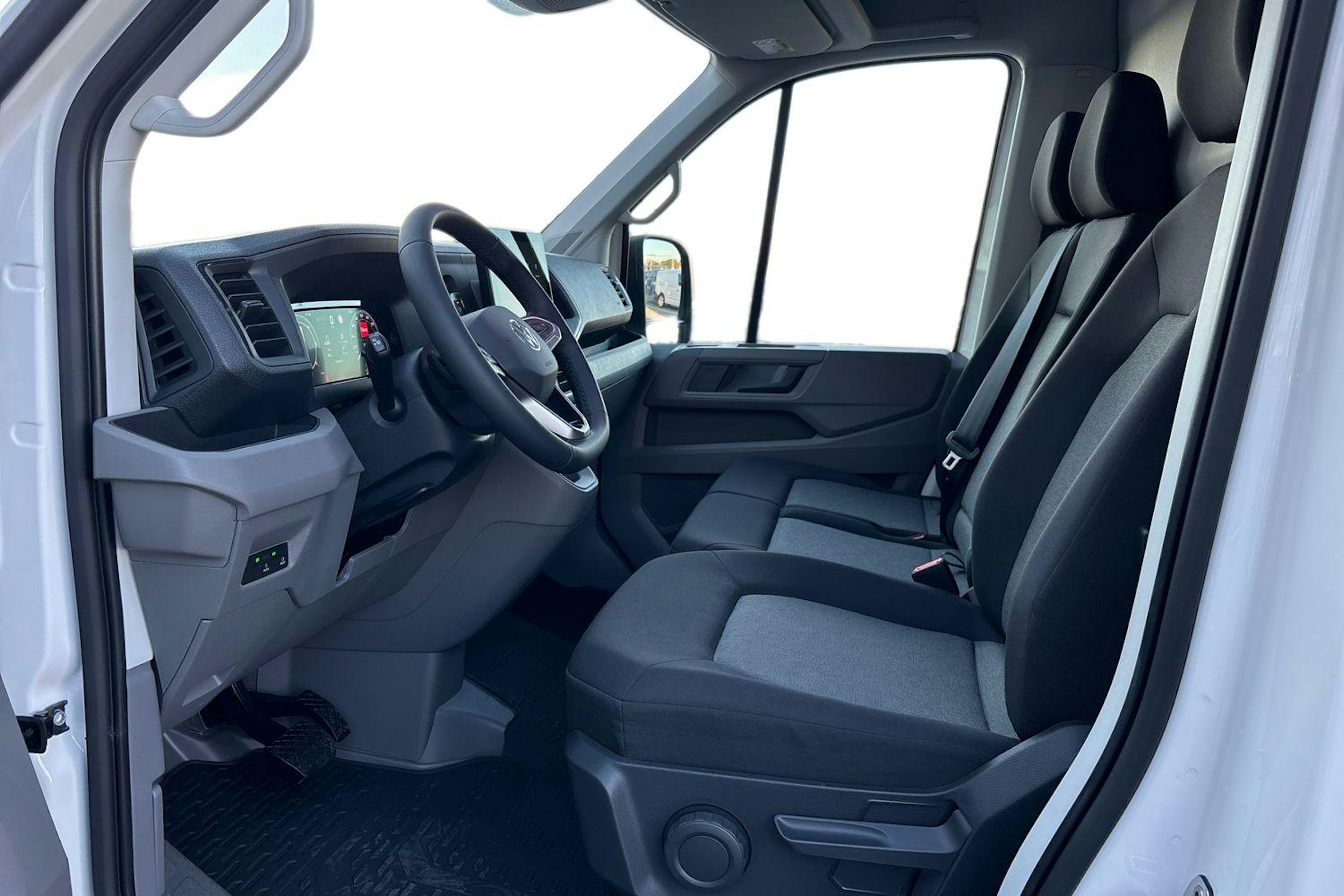 valkoinen Volkswagen Crafter 2025 kuva 9.