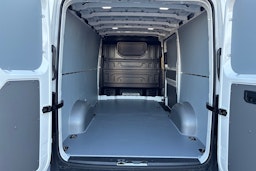 valkoinen Volkswagen Crafter 2025 kuva 12.