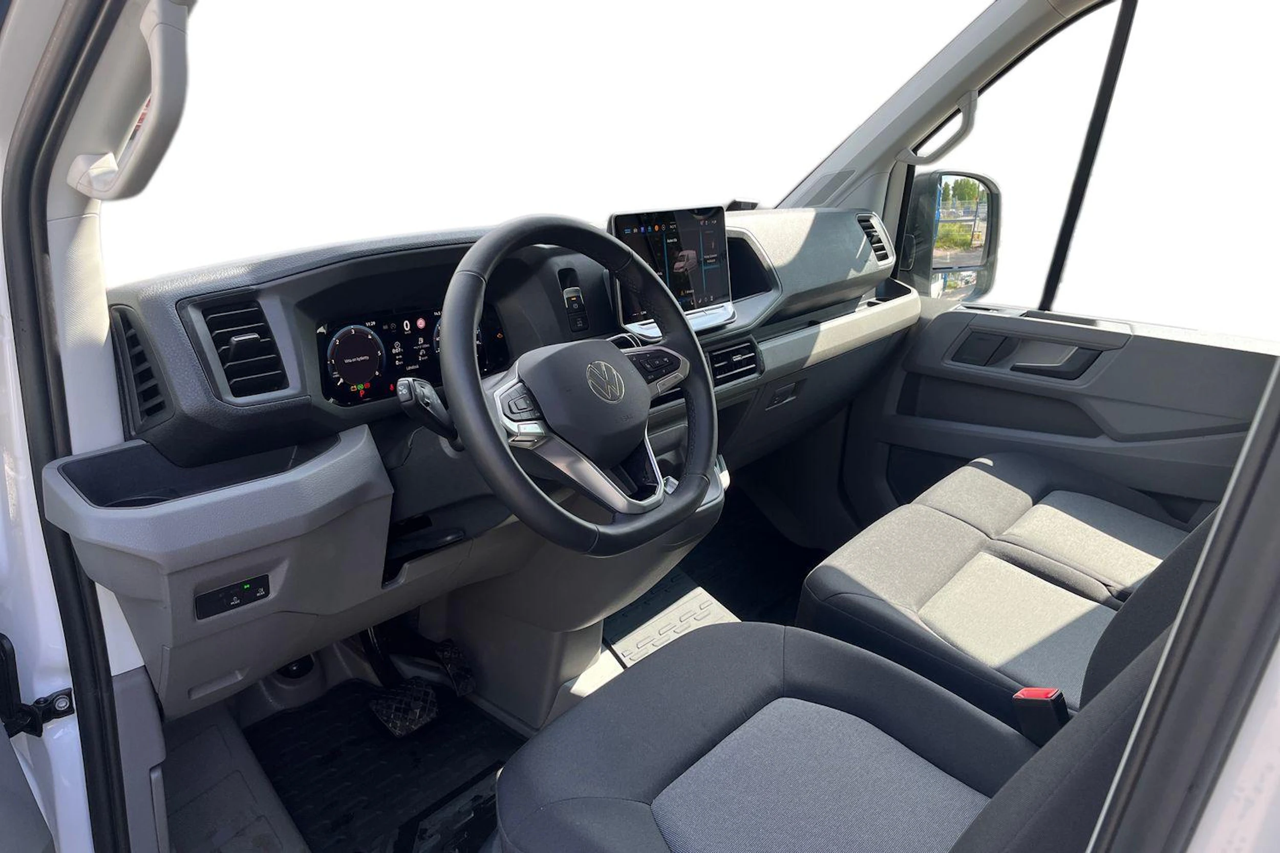 Valkoinen Volkswagen CRAFTER 2025 kuva 8.