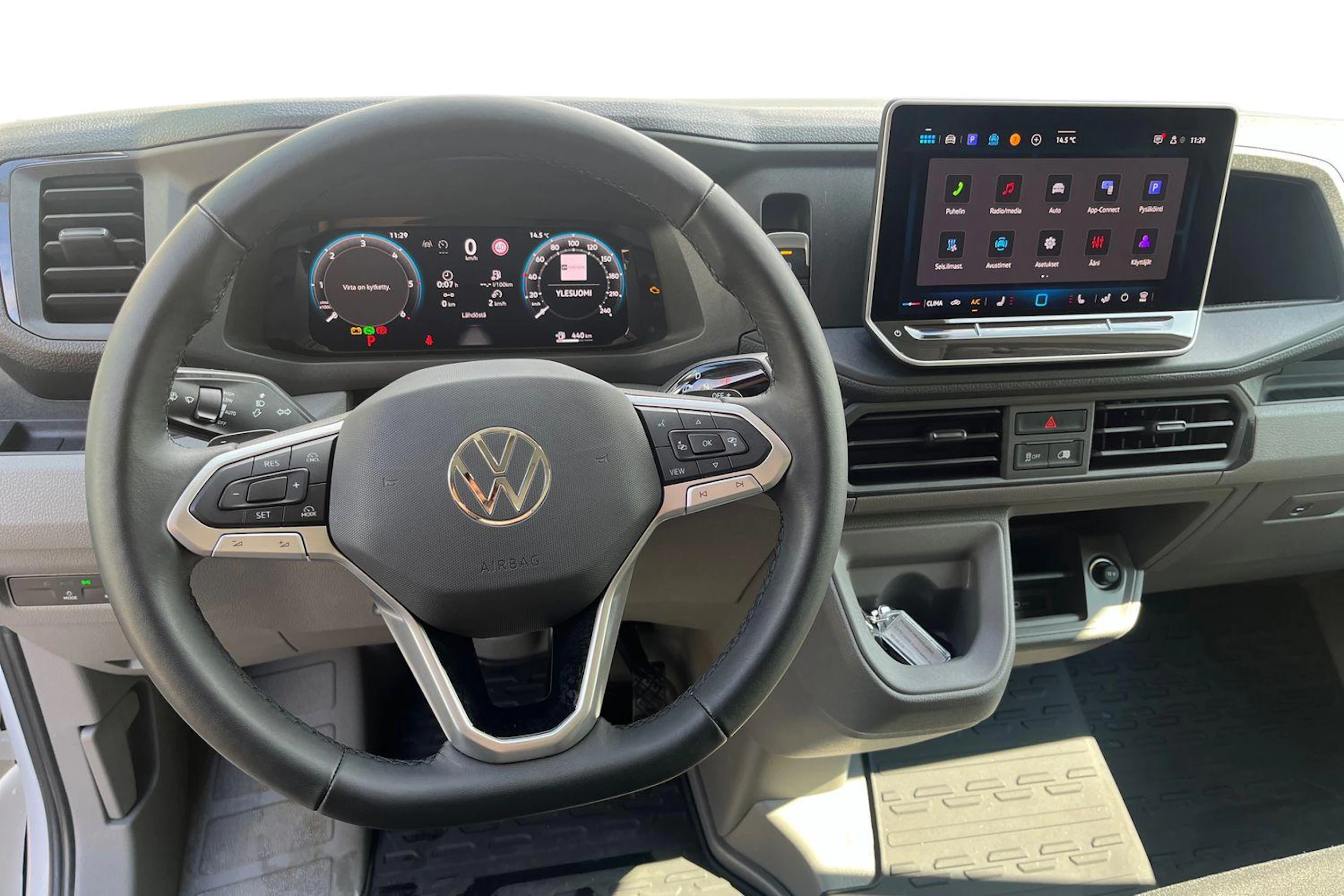 Valkoinen Volkswagen CRAFTER 2025 kuva 9.