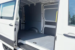 Valkoinen Volkswagen CRAFTER 2025 kuva 11.