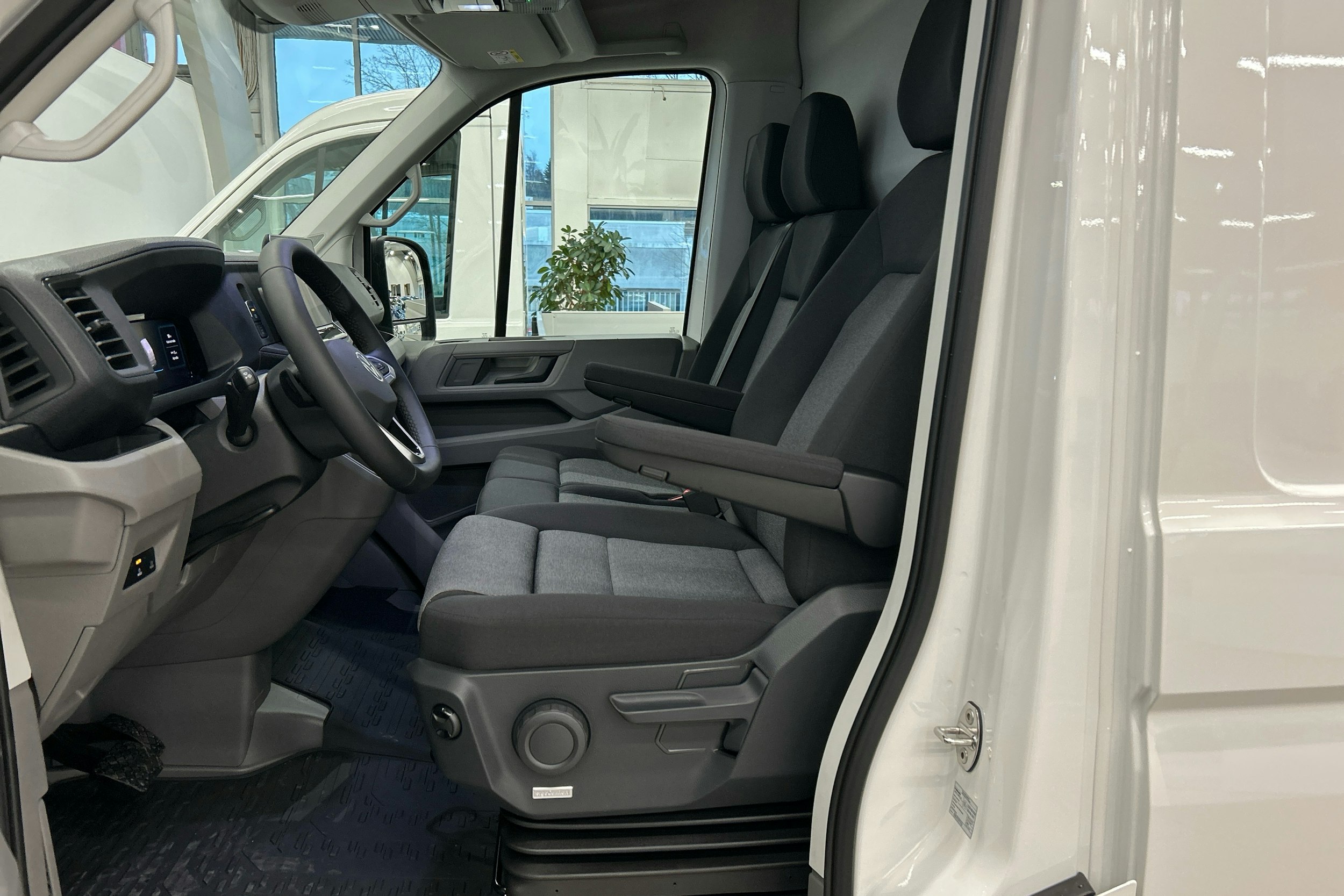 valkoinen Volkswagen Crafter 2025 kuva 8.