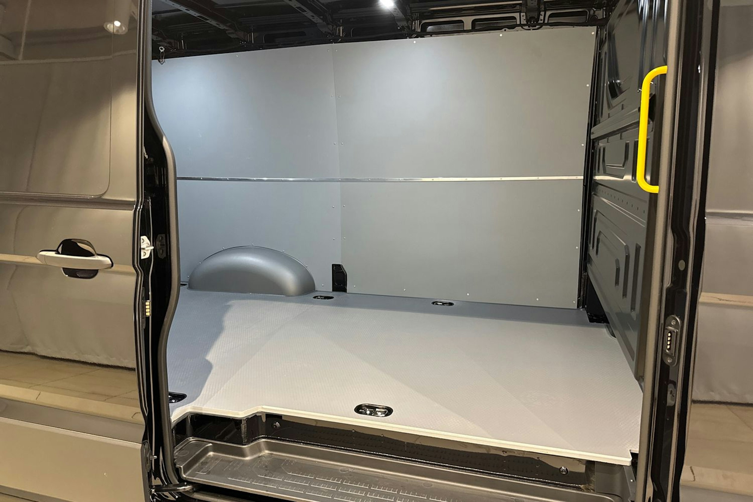 met. musta Volkswagen Crafter 2025 kuva 10.