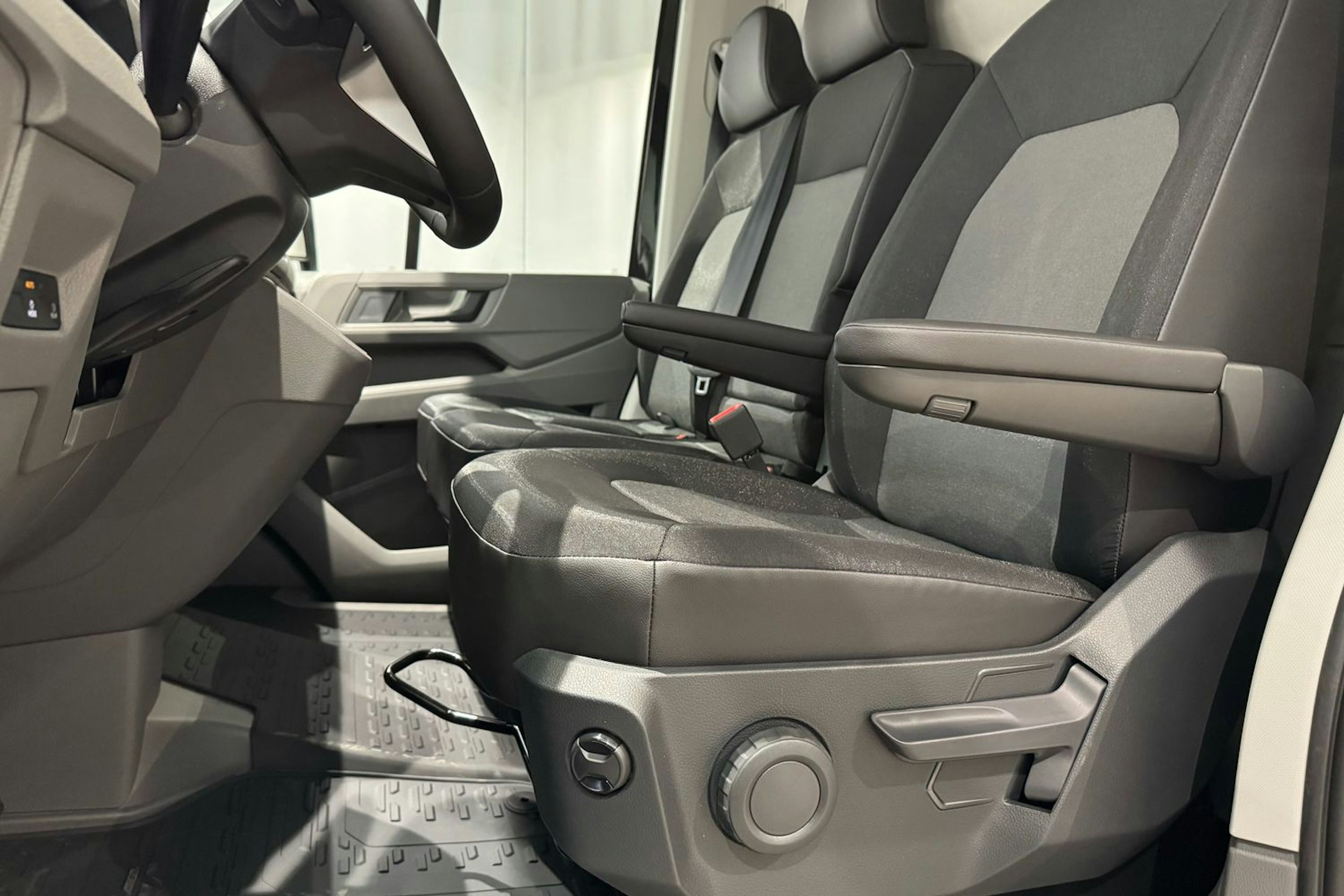 met. musta Volkswagen Crafter 2025 kuva 13.