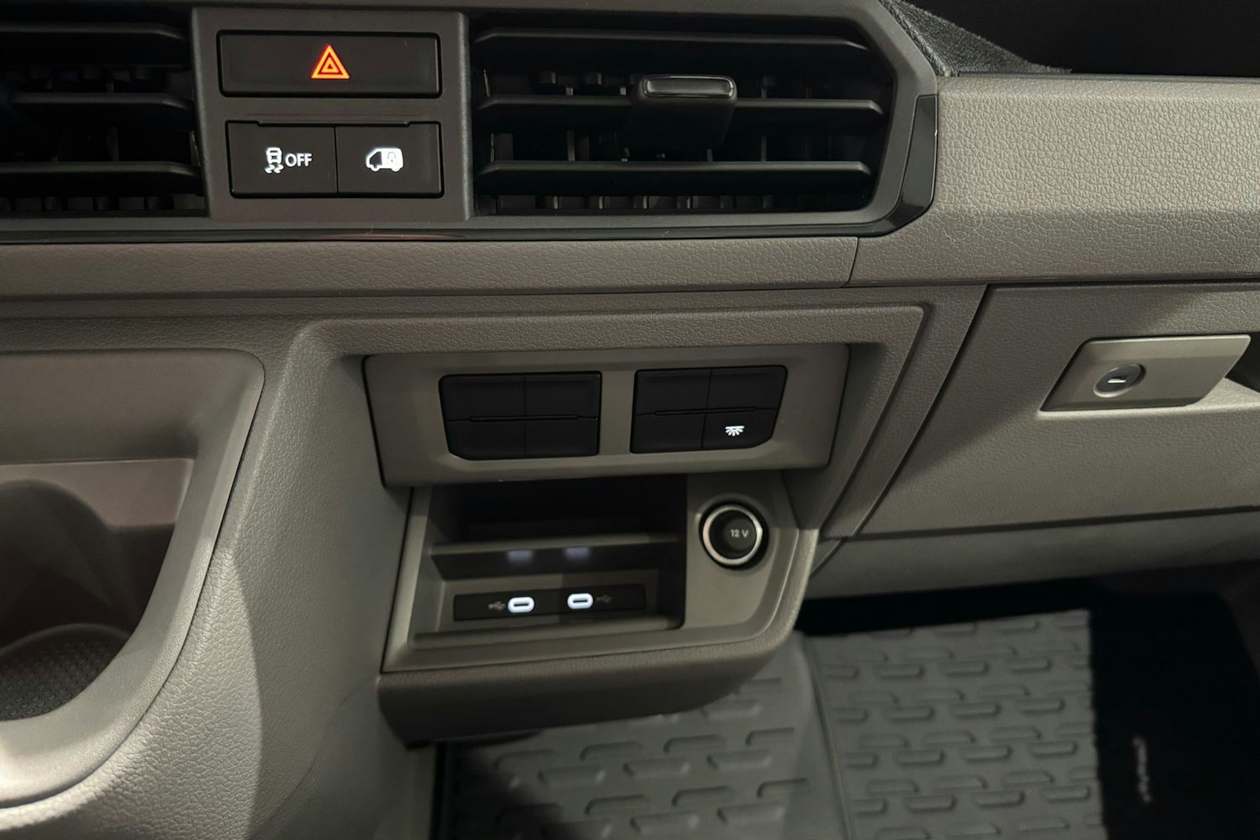 met. musta Volkswagen Crafter 2025 kuva 22.