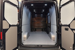 met. musta Volkswagen Crafter 2025 kuva 7.