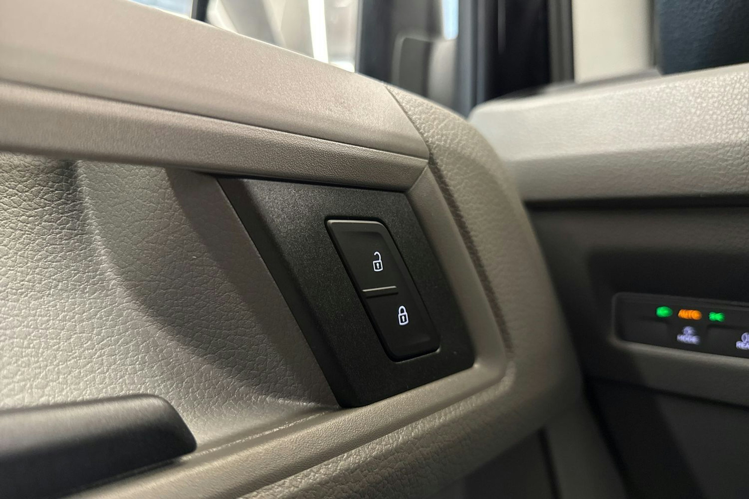 met. musta Volkswagen Crafter 2025 kuva 21.