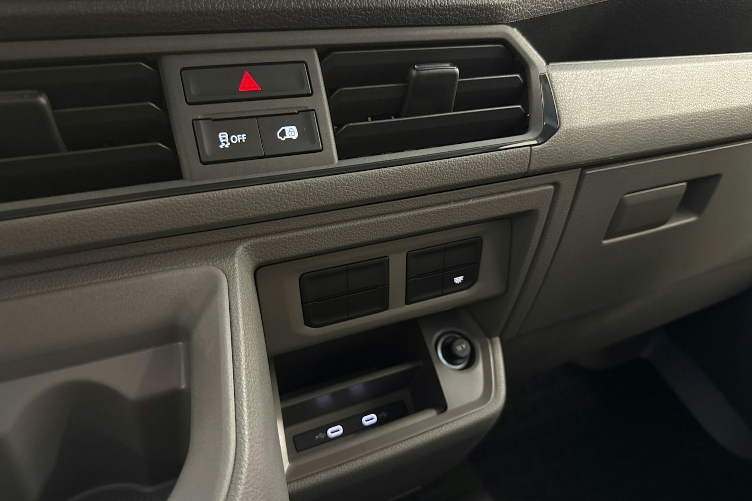 met. musta Volkswagen Crafter 2025 kuva 30.