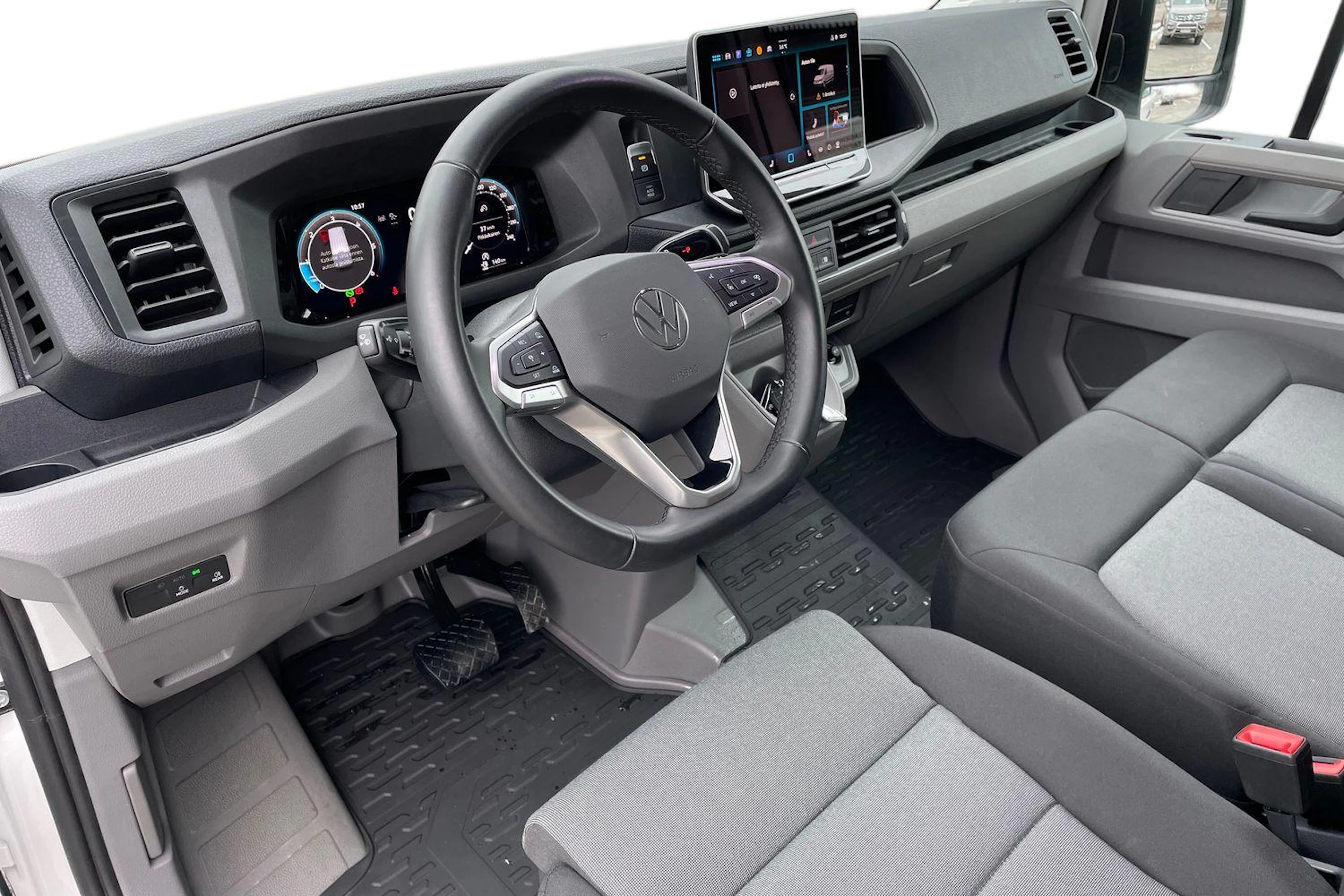 Valkoinen Volkswagen Crafter 2025 kuva 8.