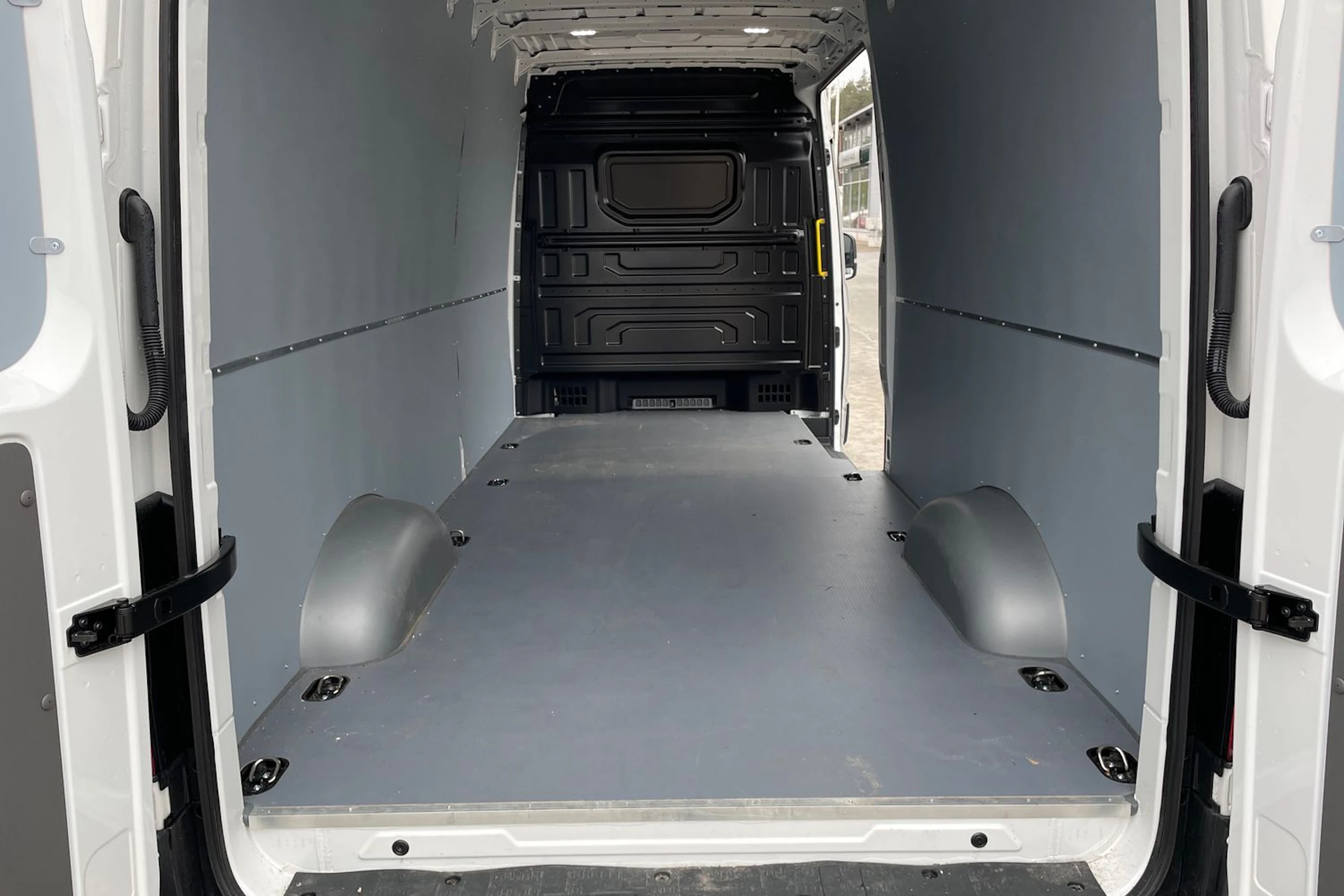 Valkoinen Volkswagen Crafter 2025 kuva 23.