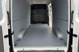 Valkoinen Volkswagen Crafter 2025 kuva 23.