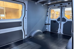 Valkoinen Volkswagen Crafter 2025 kuva 12.