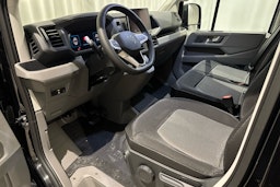 musta Volkswagen Crafter 2025 kuva 6.