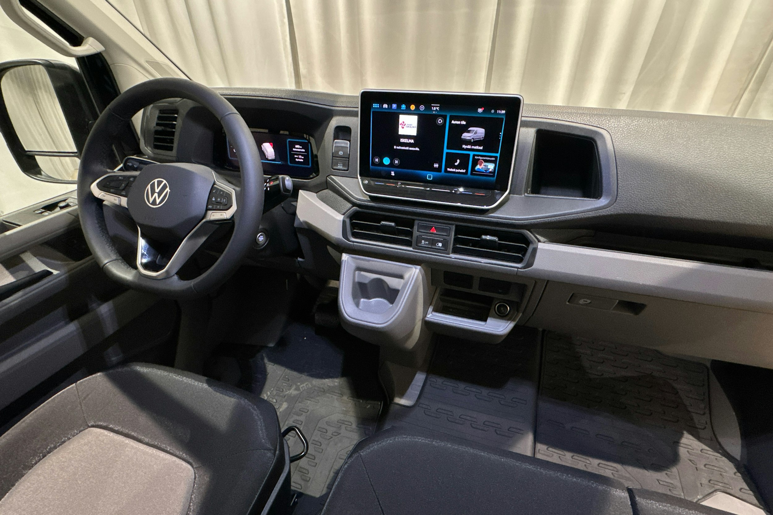 musta Volkswagen Crafter 2025 kuva 7.