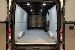 musta Volkswagen Crafter 2025 kuva 11.