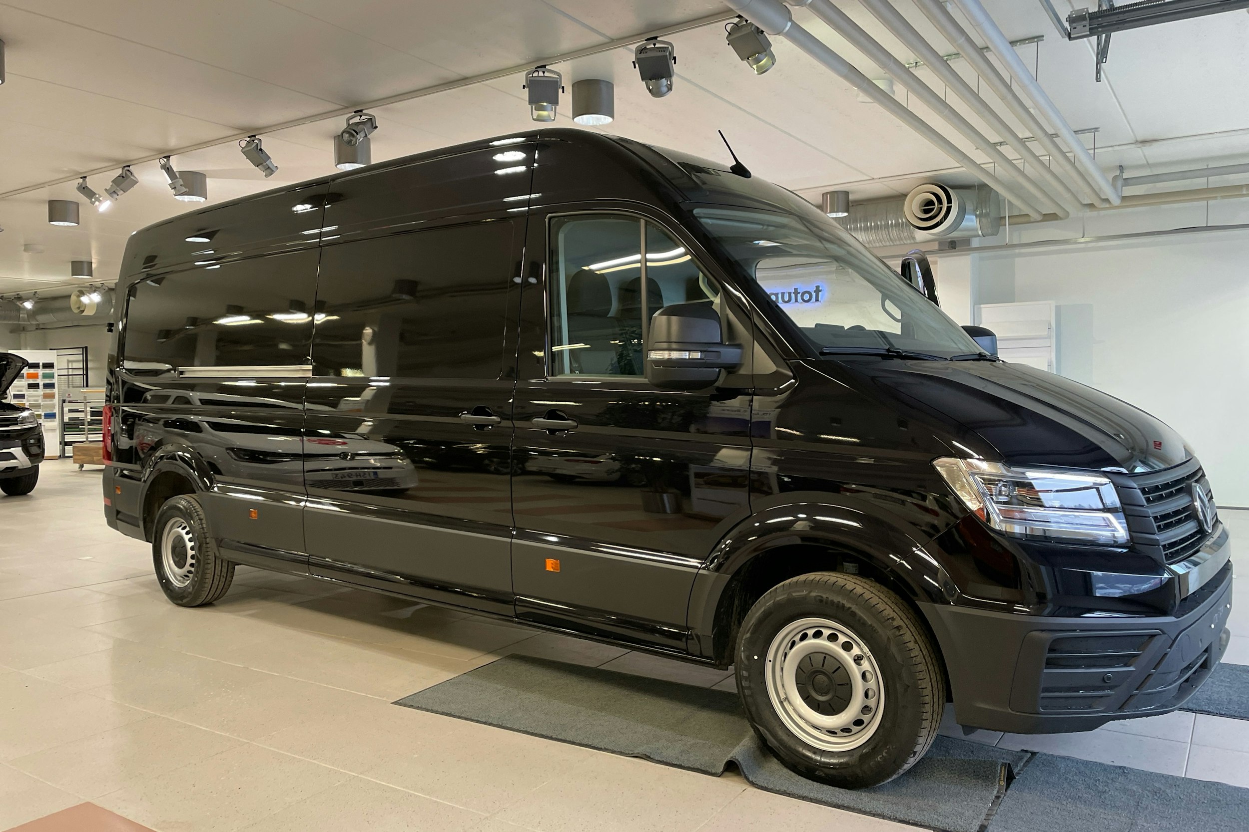 met. musta Volkswagen Crafter 2025 kuva 11.