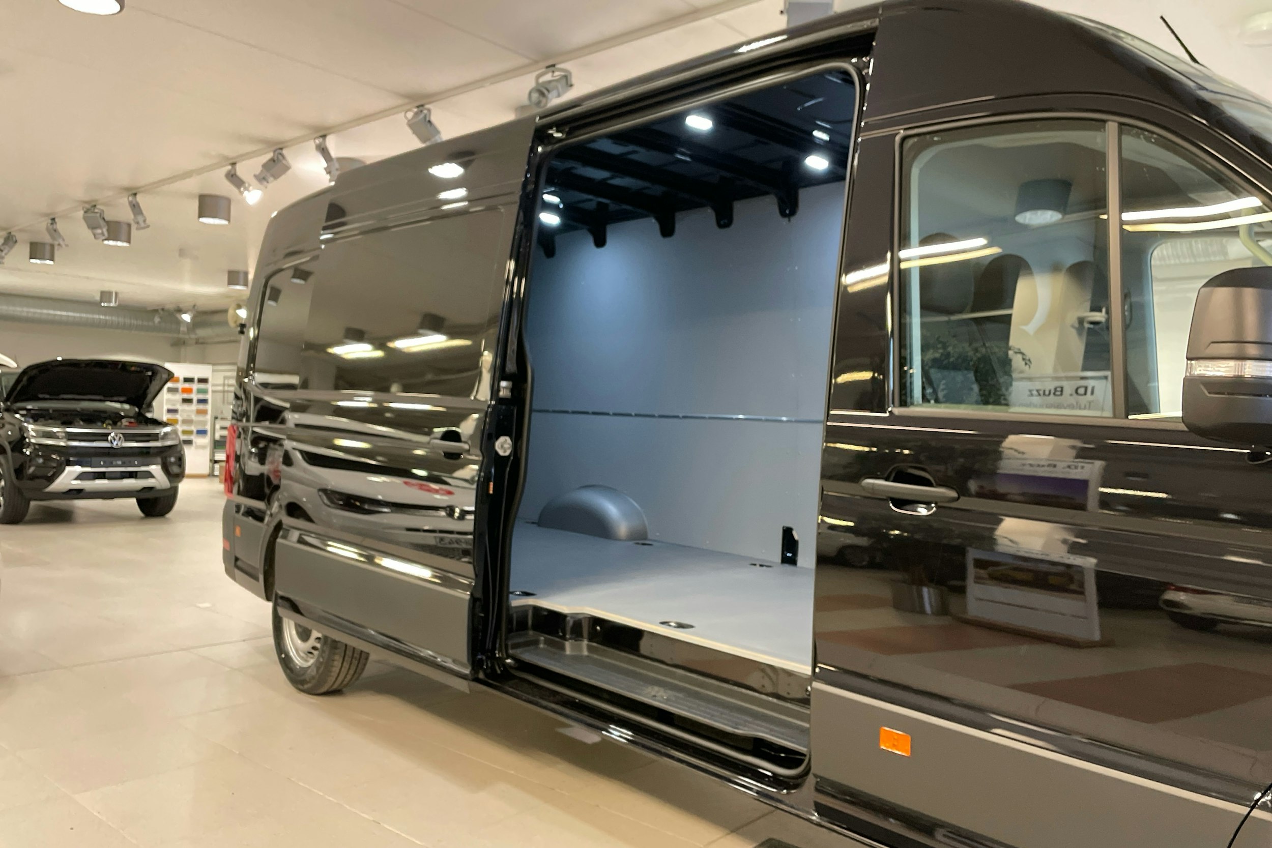 met. musta Volkswagen Crafter 2025 kuva 12.