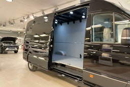 met. musta Volkswagen Crafter 2025 kuva 12.