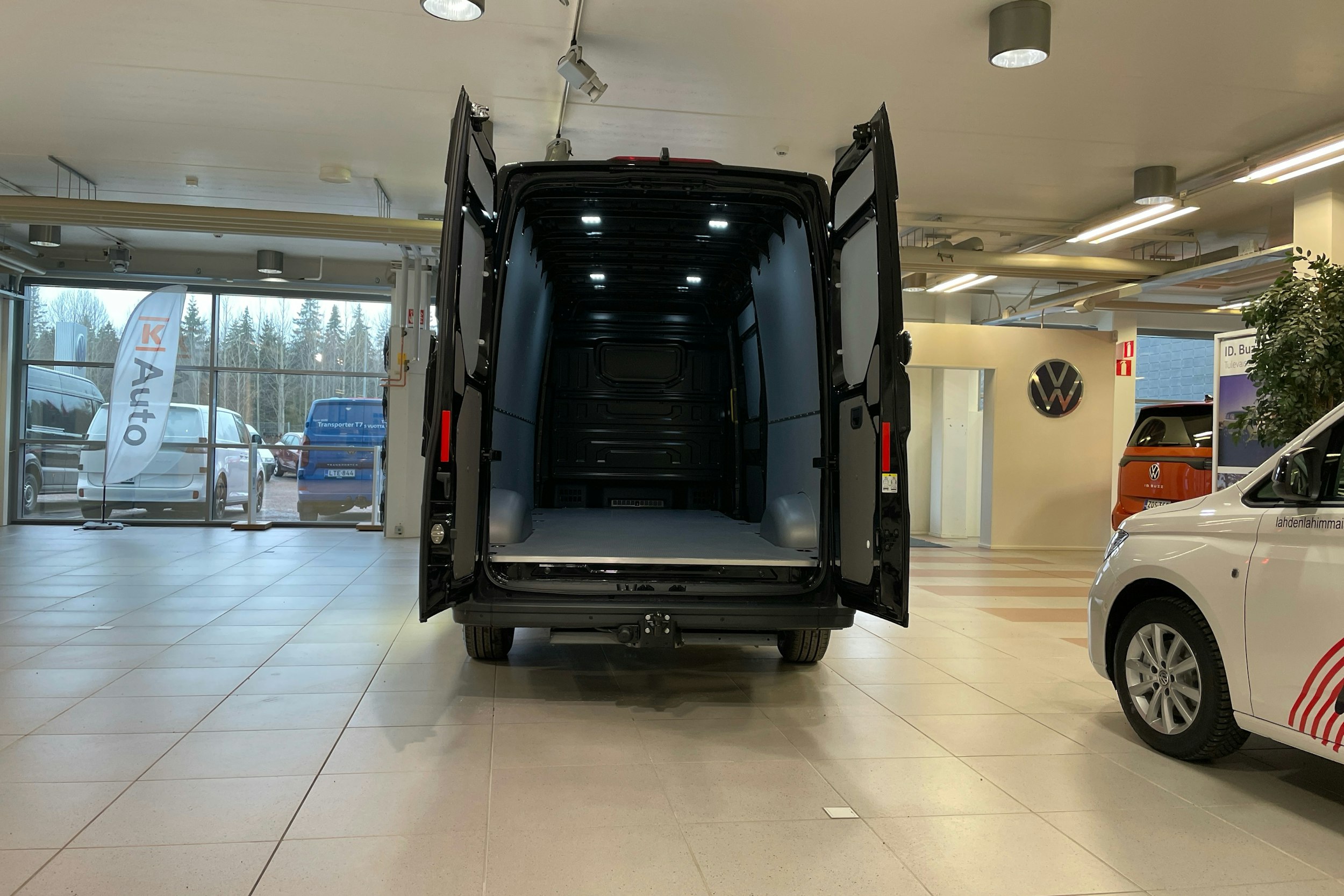 met. musta Volkswagen Crafter 2025 kuva 13.